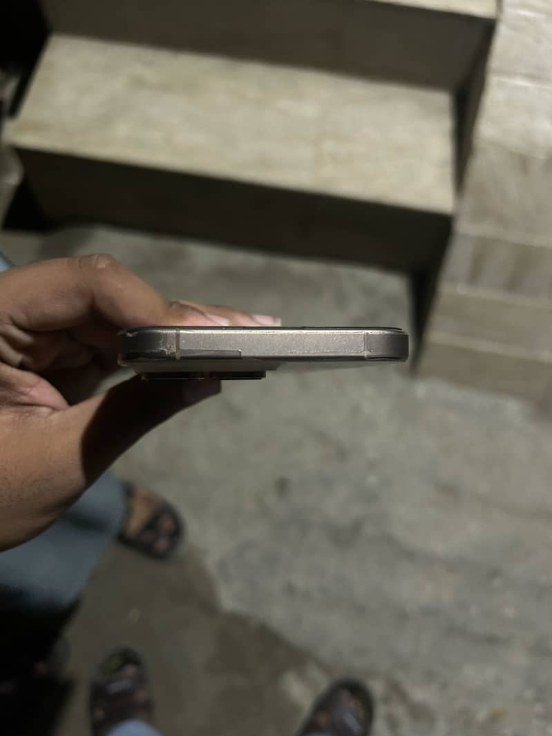 Apple iPhone 16 Pro Max 2