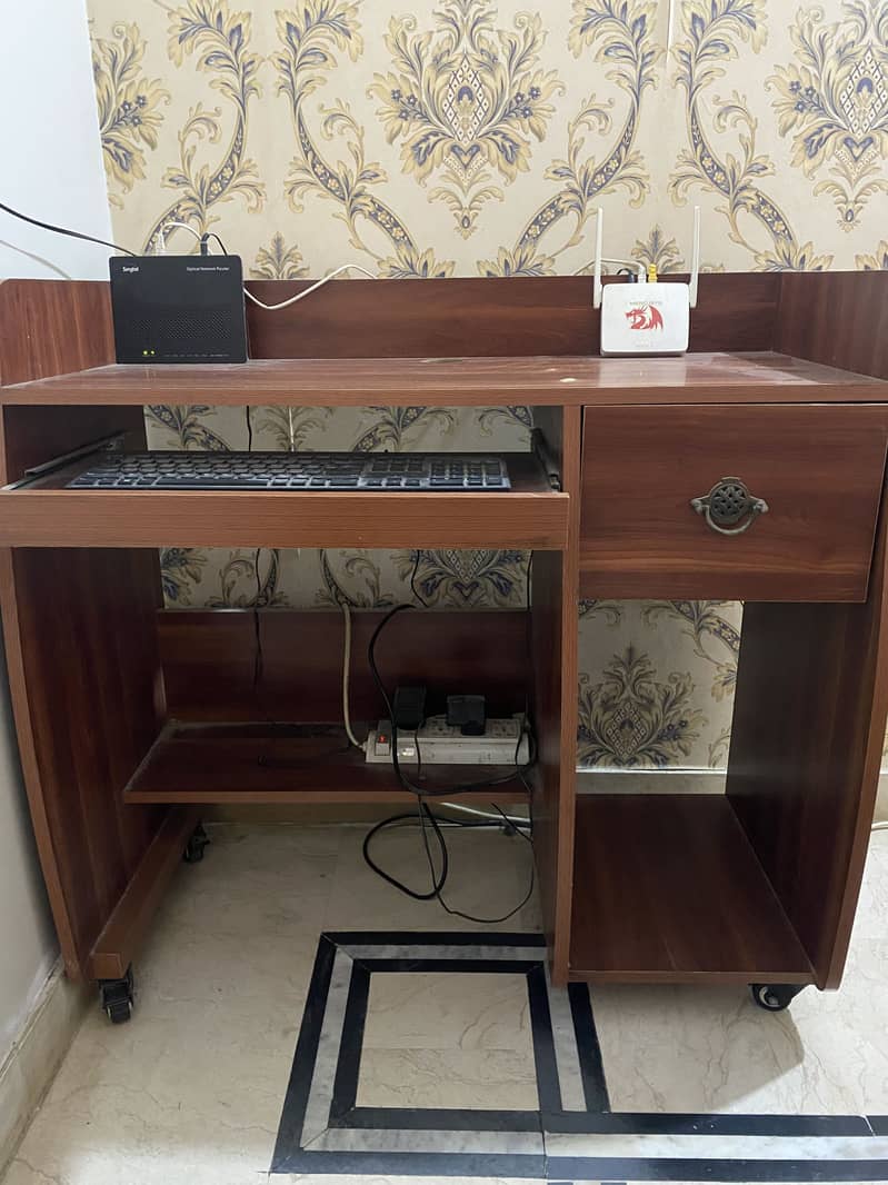 Computer Table 1
