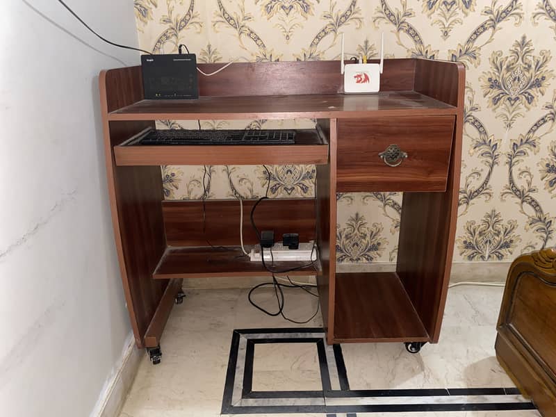 Computer Table 4