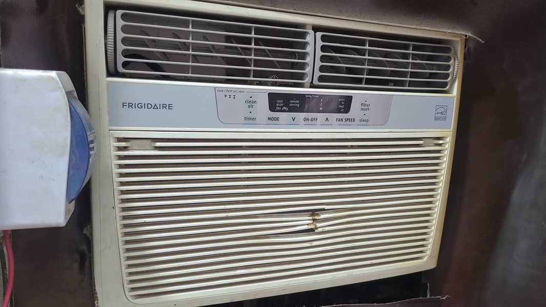 window AC 0