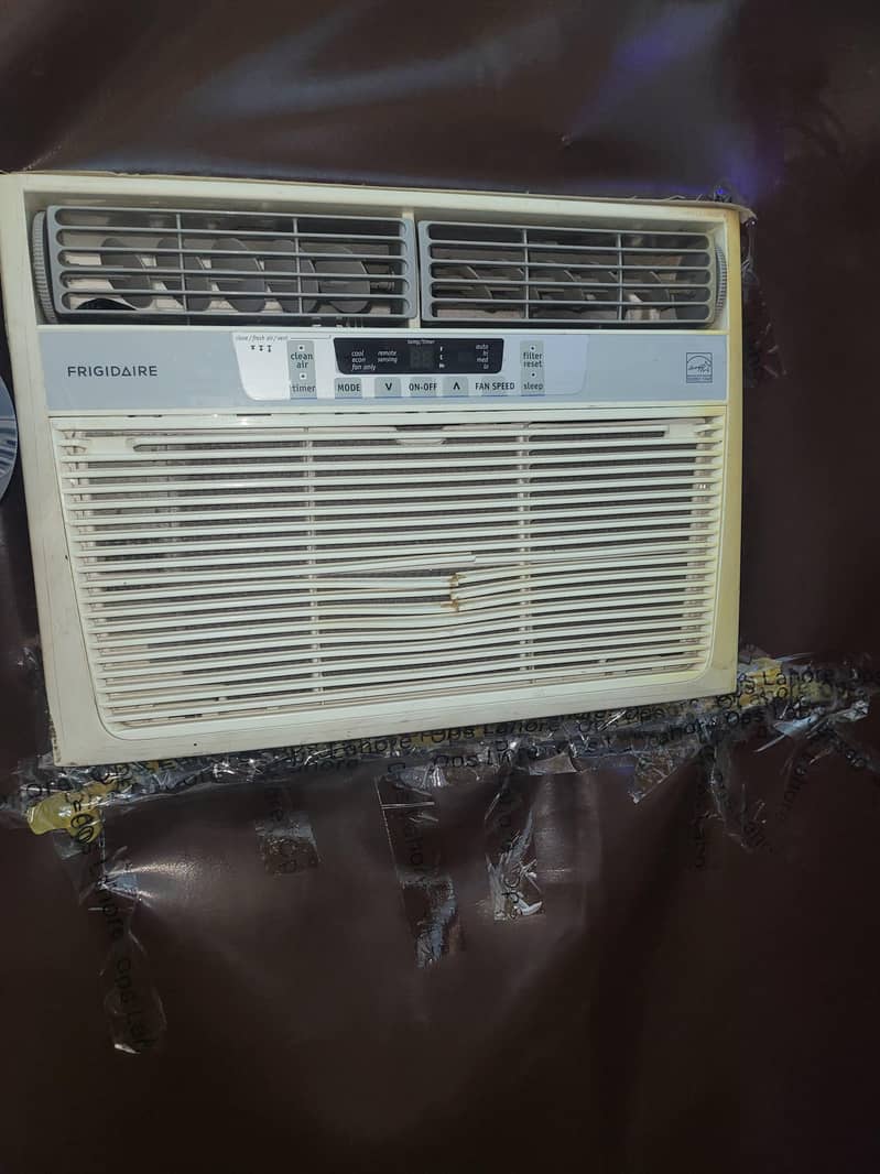 window AC 1