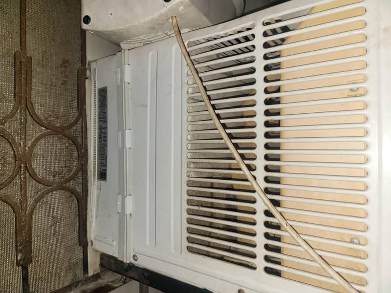 window AC 3