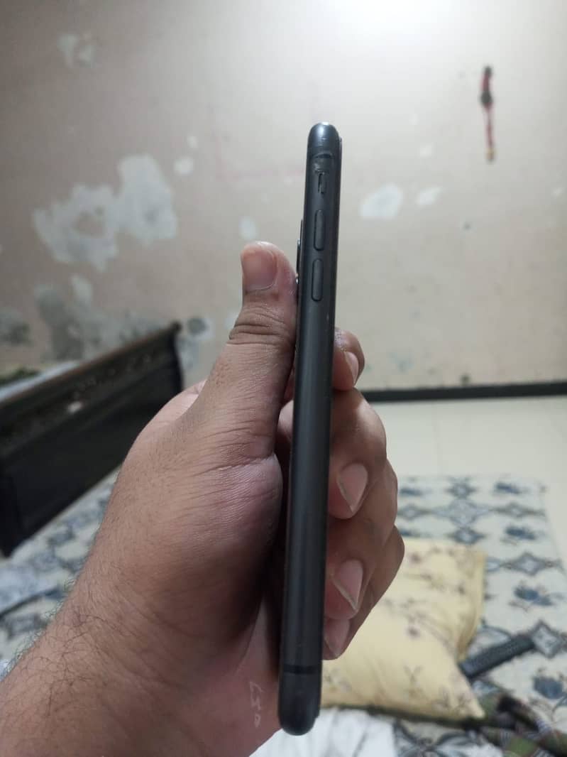 Apple iPhone 11 0