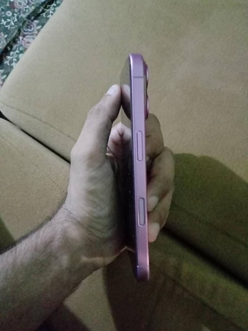 Apple iPhone 16 2