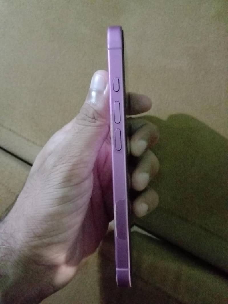 Apple iPhone 16 3