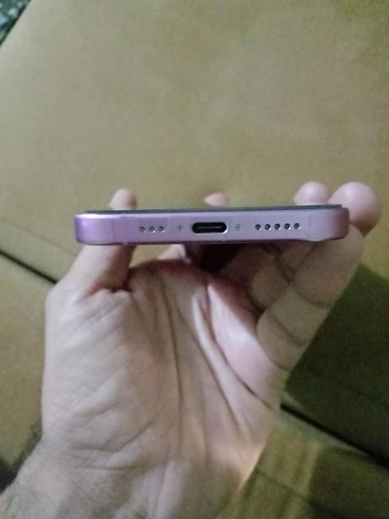 Apple iPhone 16 4