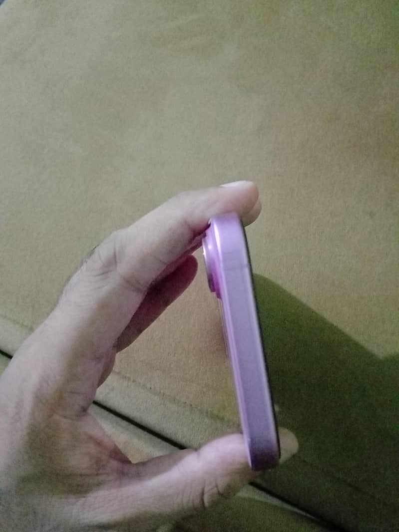 Apple iPhone 16 5
