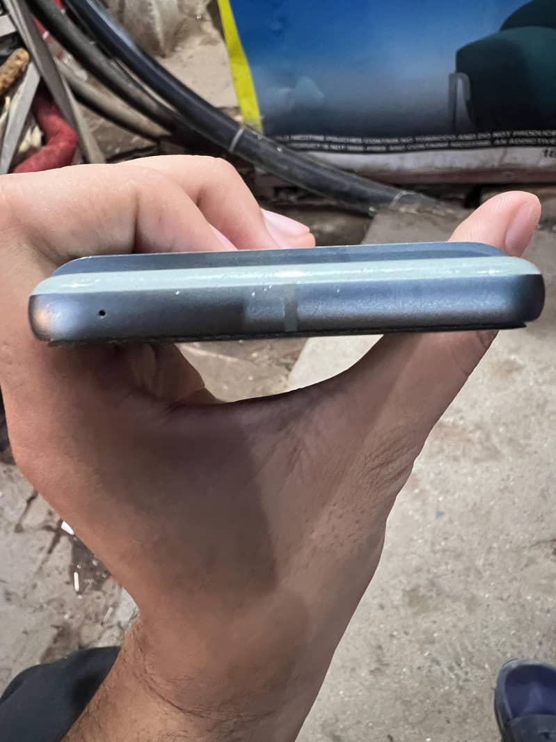 Google Pixel 8 4