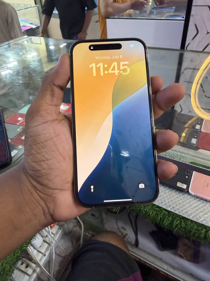 Apple iPhone 14 Pro 1