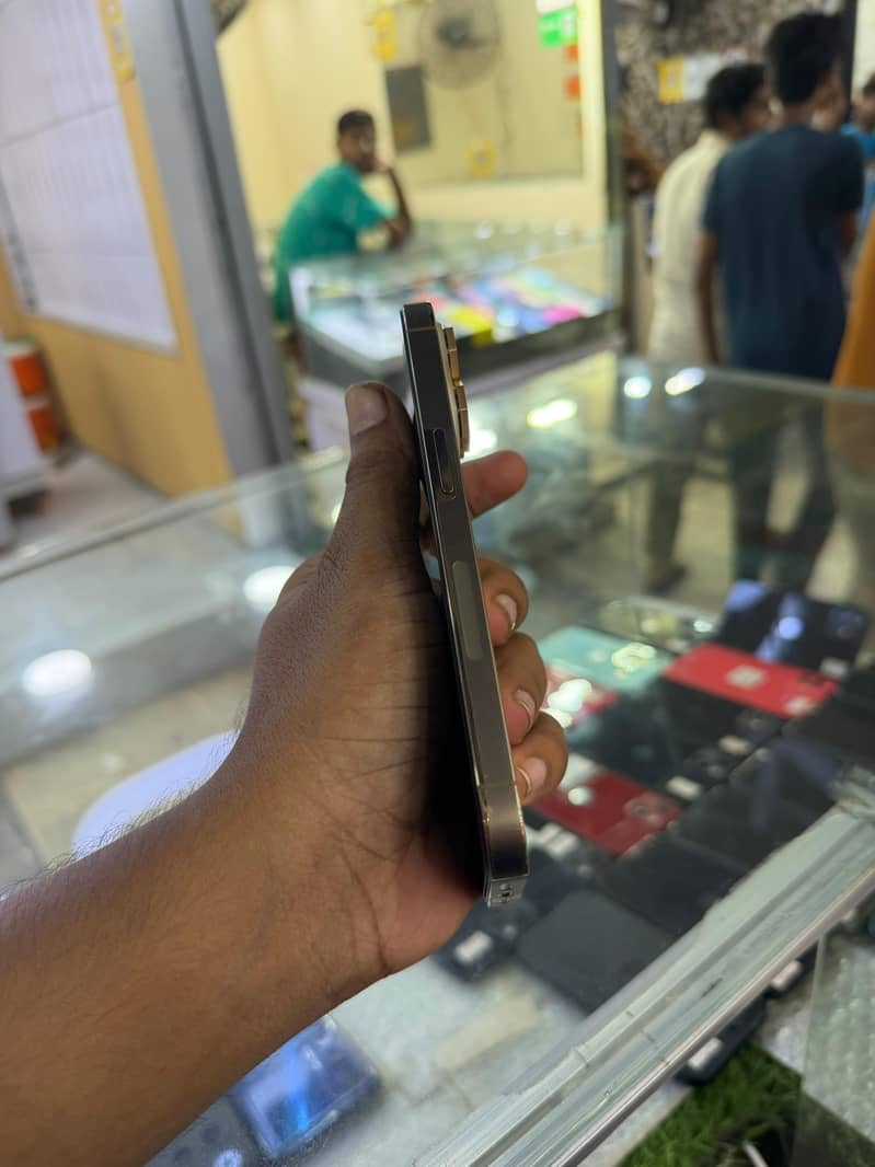 Apple iPhone 14 Pro 2