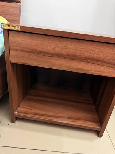Bed side tables and dressing