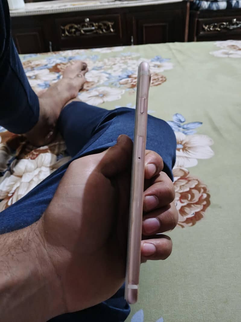 Apple iPhone 7 Plus 1