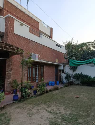 33 Marla Commercial Building Available For Rent D ground for school, college, academy,also for office used