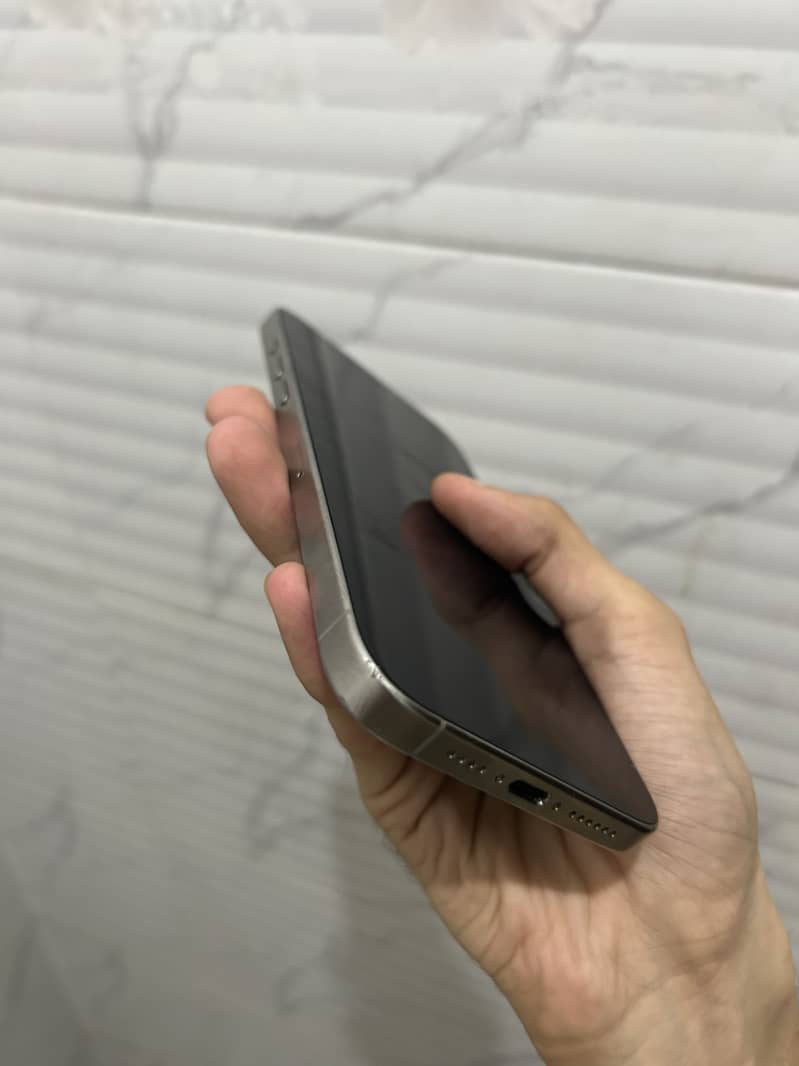 Iphone 15 pro max 6
