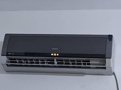 Gree 1 Ton Inverter AC – Excellent Working Condition
