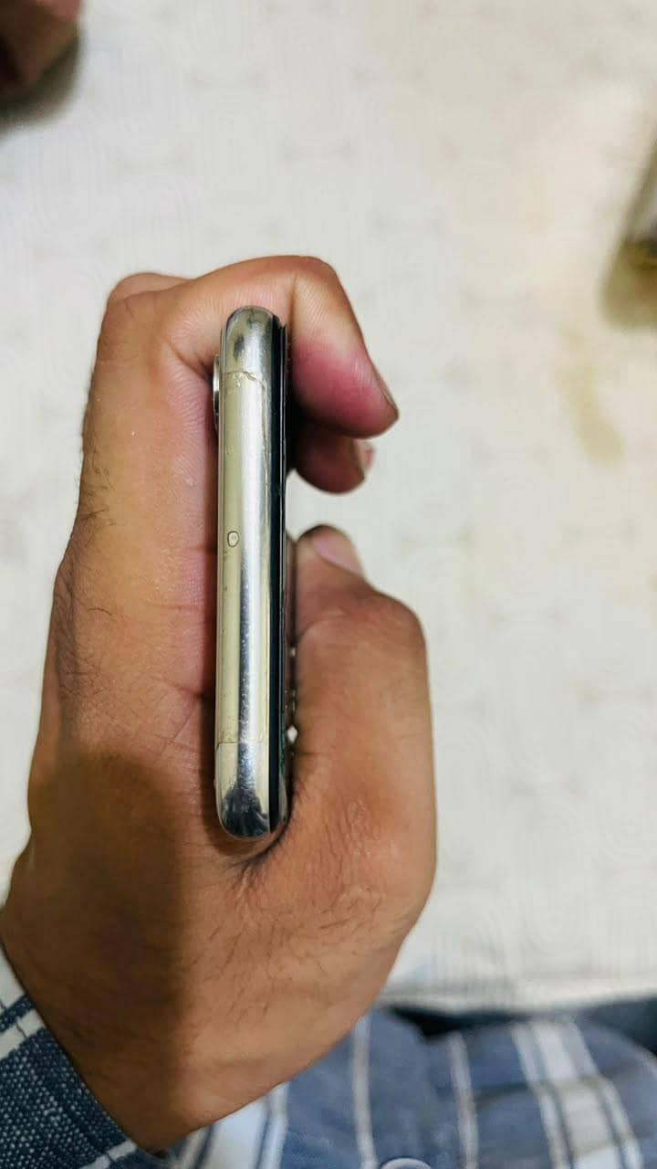 Apple iPhone X 3