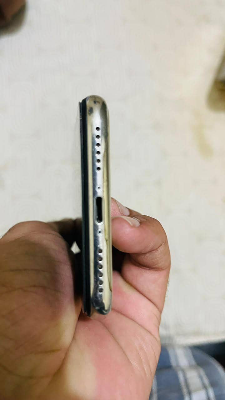 Apple iPhone X 4