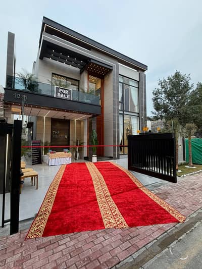 10 Marla Brand New Luxury House Available For Sale In Bahria Town Lahore.