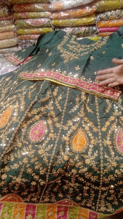 mehndi lehnga