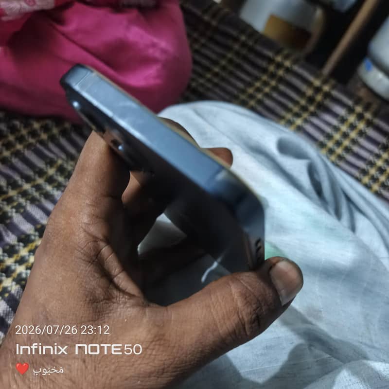 Apple iPhone 13 5