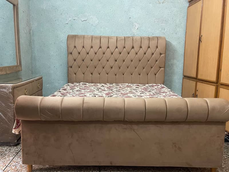 King size bed+ Dressing table 0
