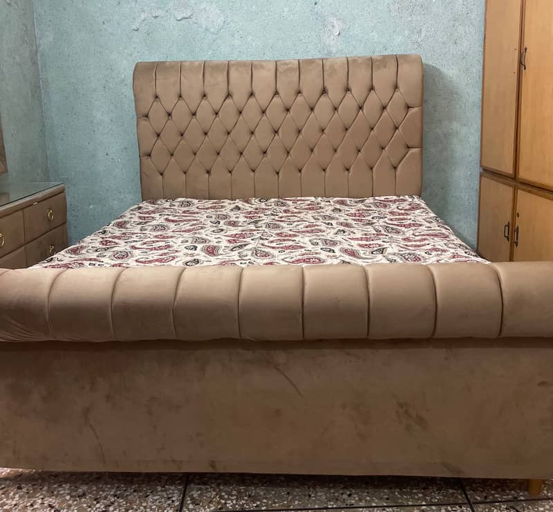 King size bed+ Dressing table 3