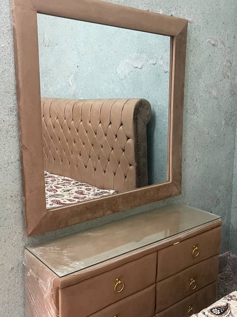 King size bed+ Dressing table 6