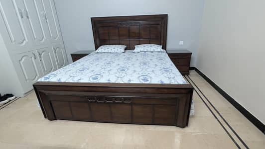Double Bed , wooden ,Neat n clean , slightly used