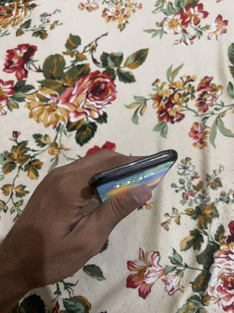 Apple iPhone X 3