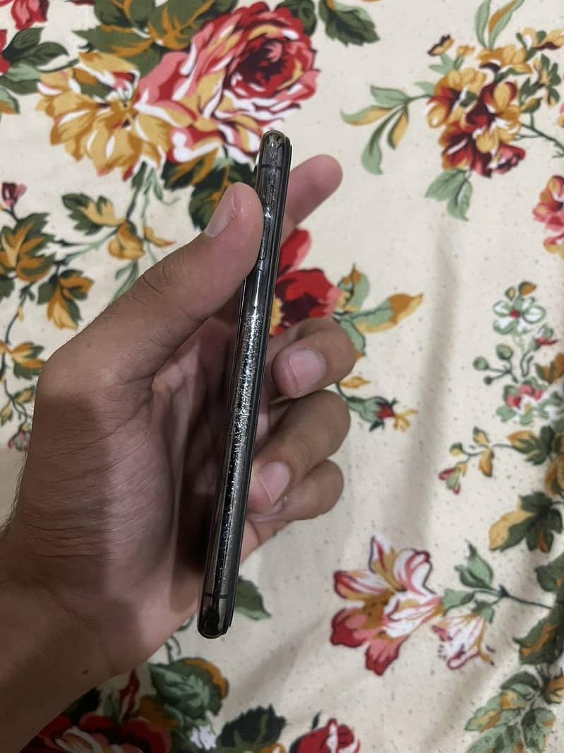 Apple iPhone X 5