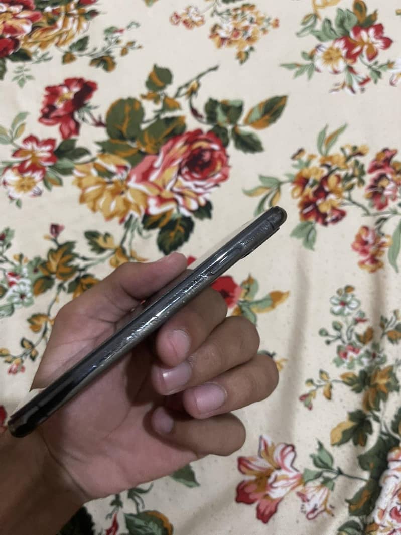 Apple iPhone X 6