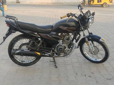 Yamaha YB125Z (2019) Lush Bike