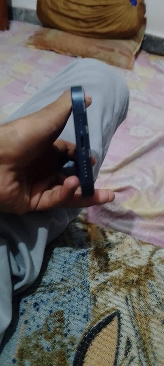 Apple iPhone 13 0