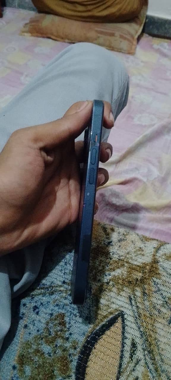 Apple iPhone 13 2