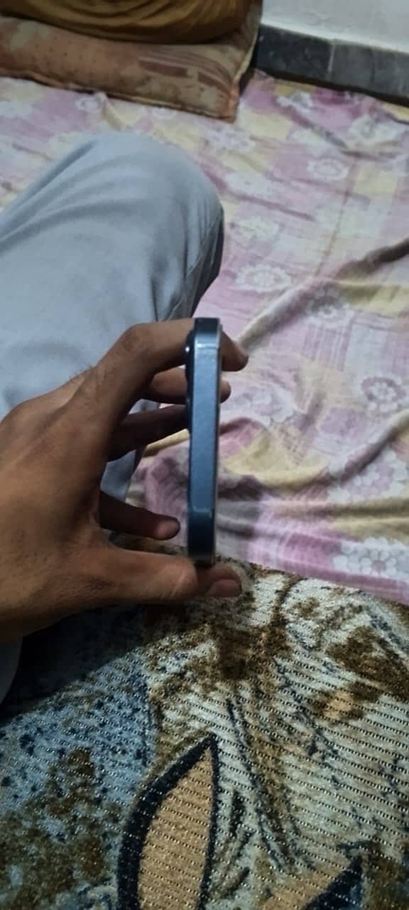 Apple iPhone 13 3