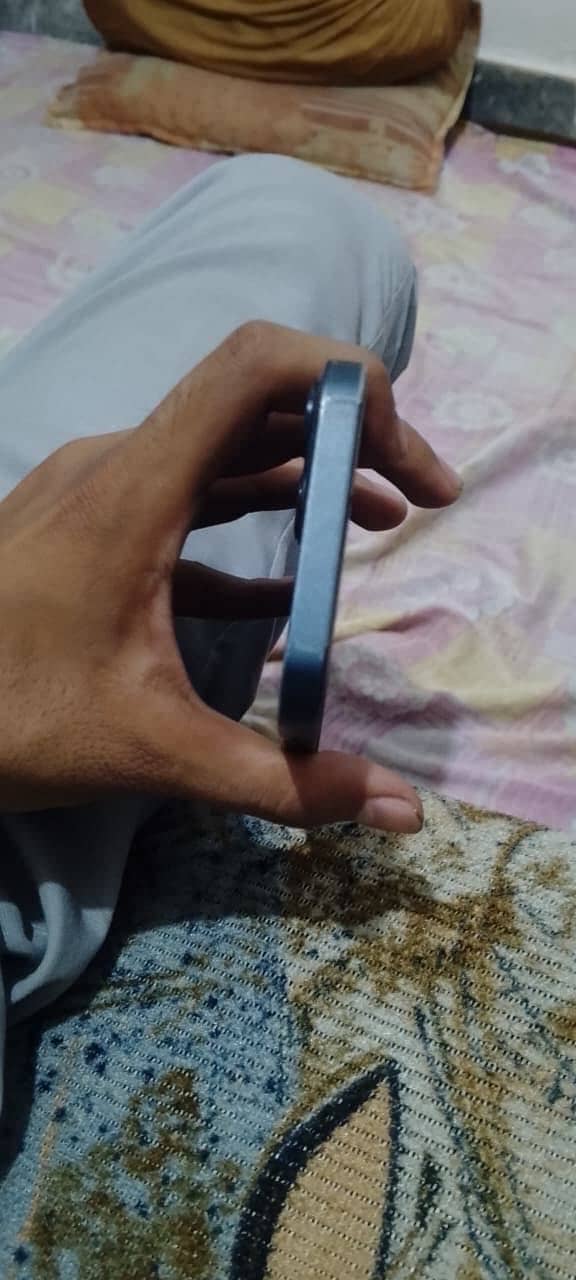 Apple iPhone 13 6