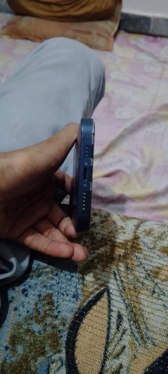 Apple iPhone 13 7