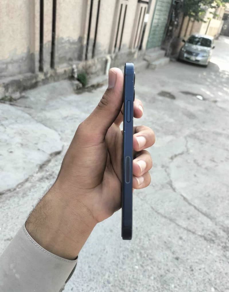 Apple iPhone 12 2