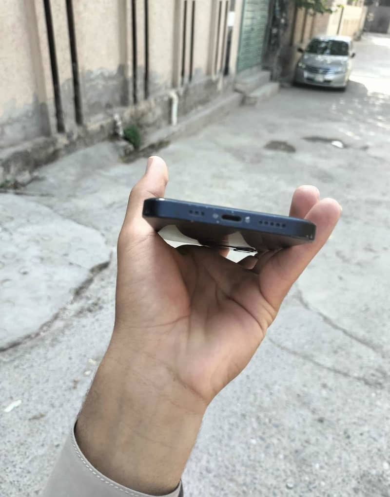 Apple iPhone 12 3