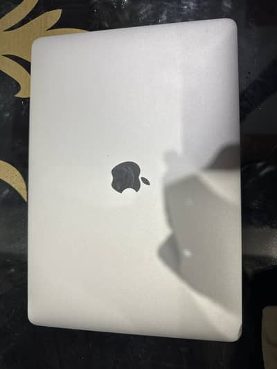 Macbook pro 13 inch corei7 2017 with touch bar