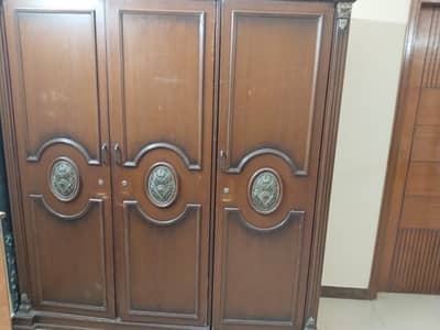 Good condition wardrobe with huge storage space