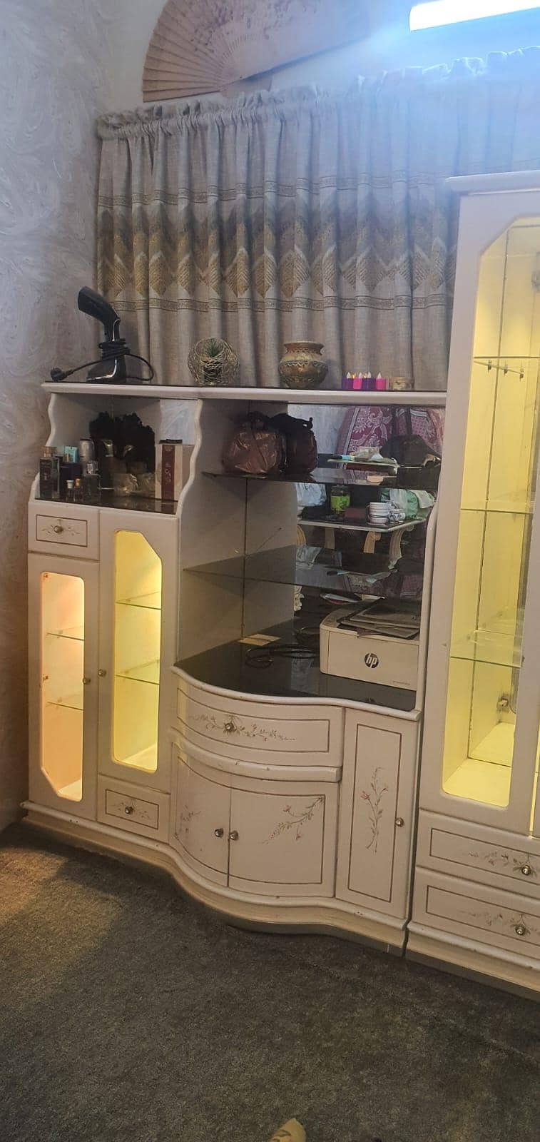 Divider wall unit showcase 1