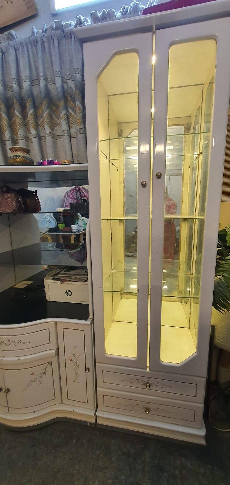 Divider wall unit showcase 2