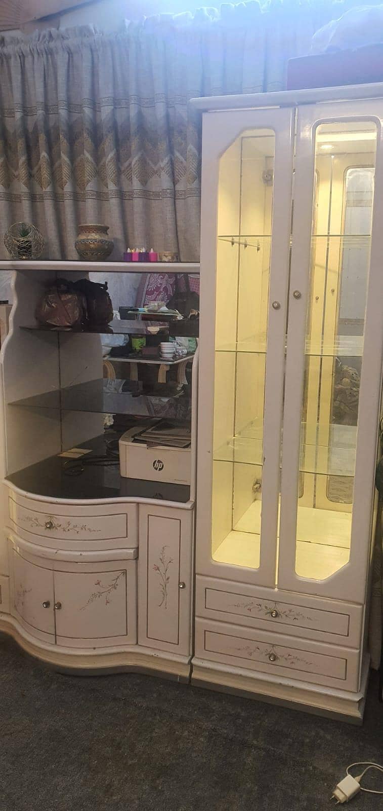 Divider wall unit showcase 3