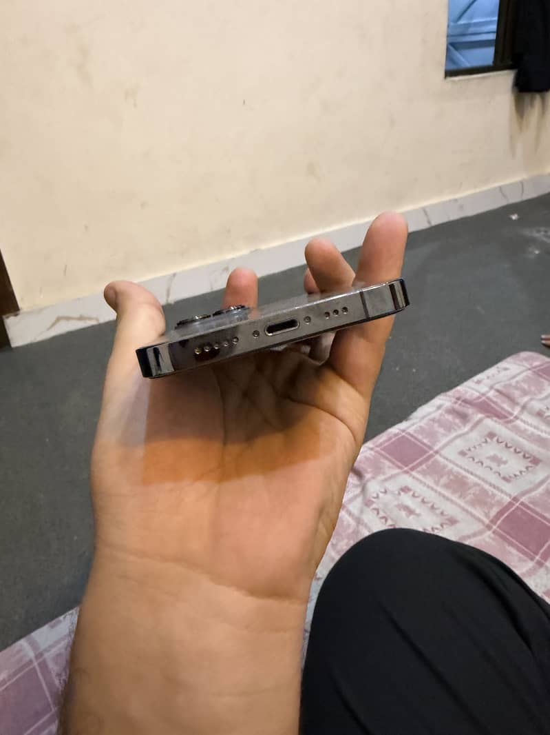 Apple iPhone 13 Pro 1