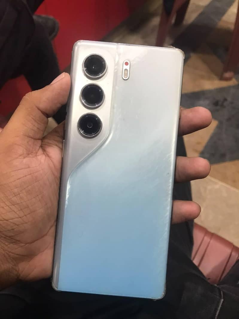 Tecno CAMON 40 Pro 0