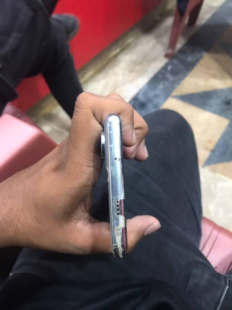 Tecno CAMON 40 Pro 4