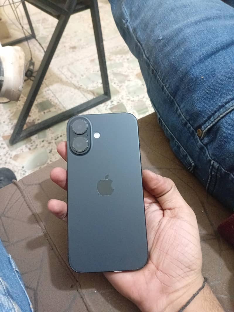 Apple iPhone 16 0