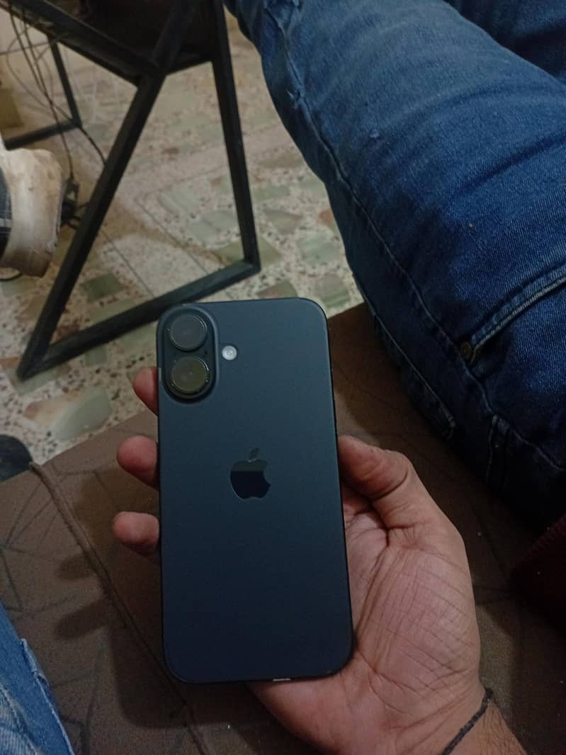 Apple iPhone 16 1
