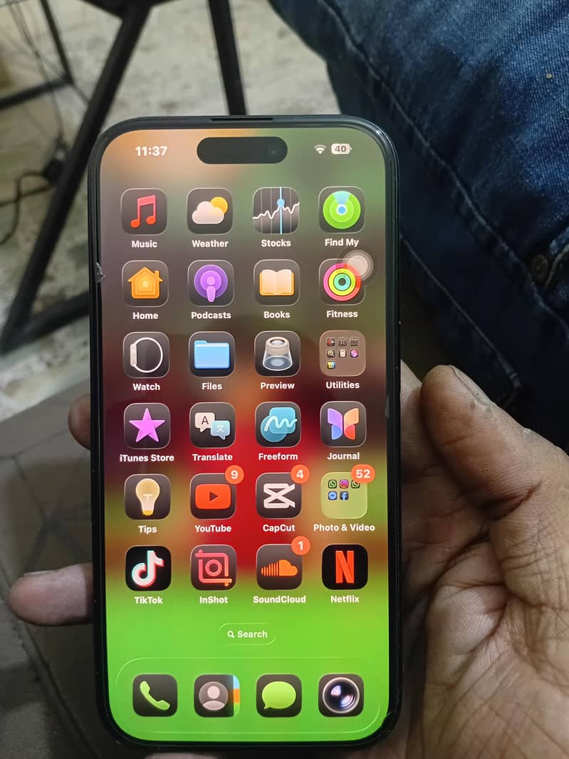 Apple iPhone 16 6